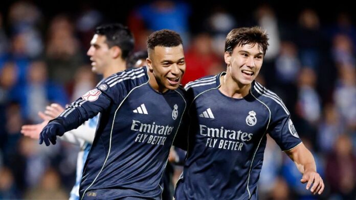 El delantero francés, Kylian Mbappé, anotó dos goles en el triunfo del Real Madrid sobre el Talavera.