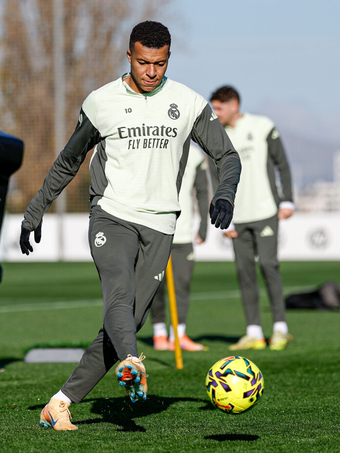 Kylian Mbappé está en la lista del Real Madrid para el partido del domingo contra Alavés.