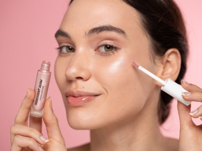 Los iluminadores son grandes aliados para resaltar la frescura de la piel