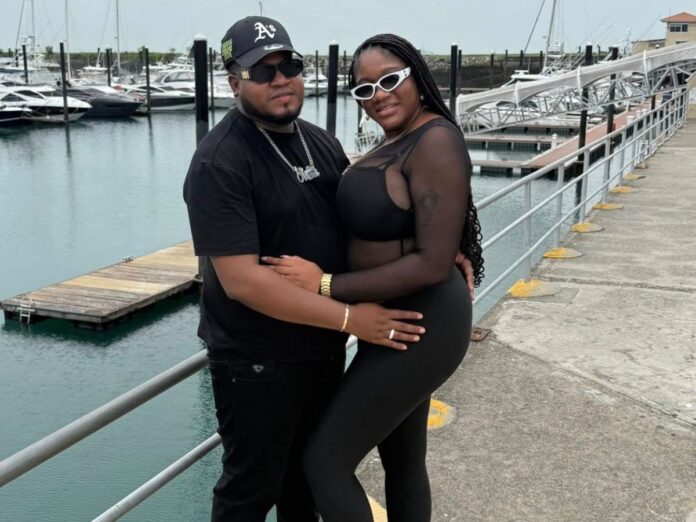 La More deja seguirse esposa