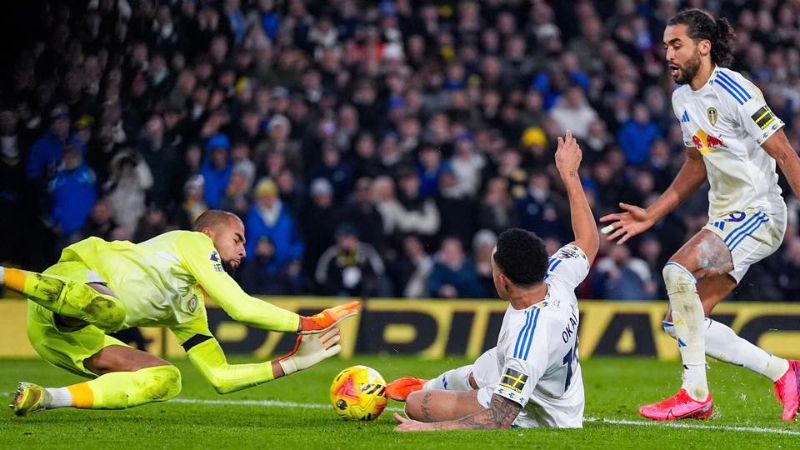 El Leeds aprovechó los errores defensivos del Chelsea para quedarse con los tres puntos.