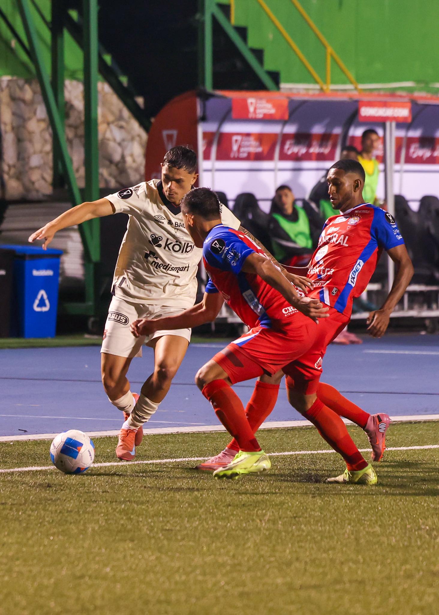 La final entre la Liga Deportiva Alajuelense y Xelajú fue pareja, pues el global terminó 2-2.