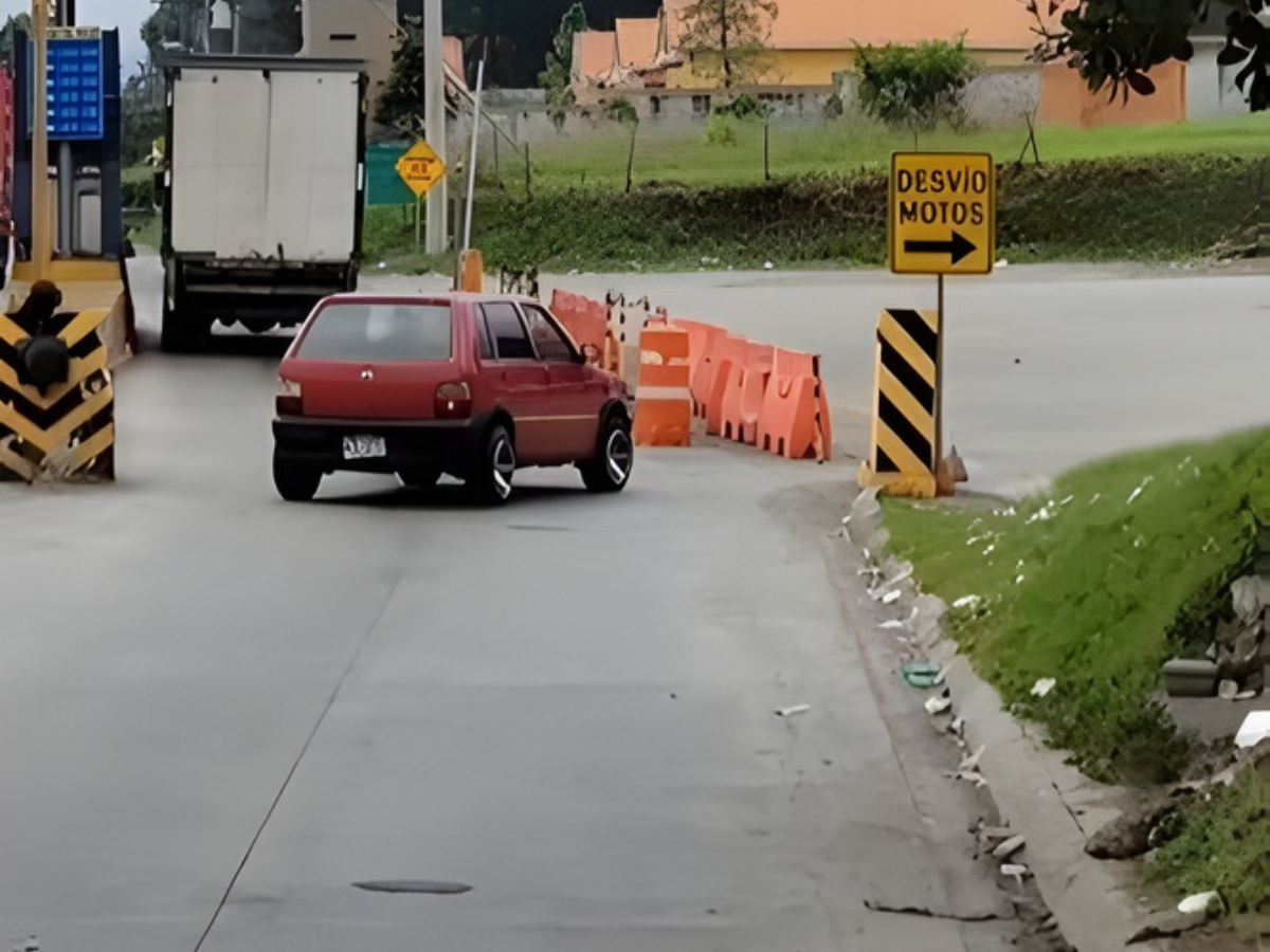 captan vehículo evadiendo un peaje en Honduras