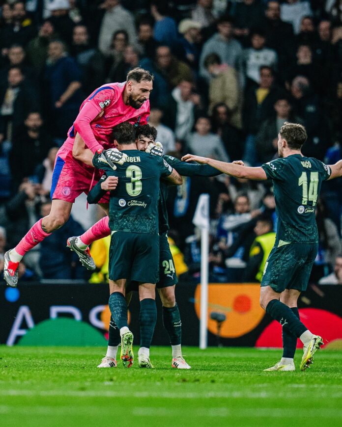Los jugadores del Manchester City celebran el triunfo sobre el Real Madrid en el estadio Santiago Bernabéu.