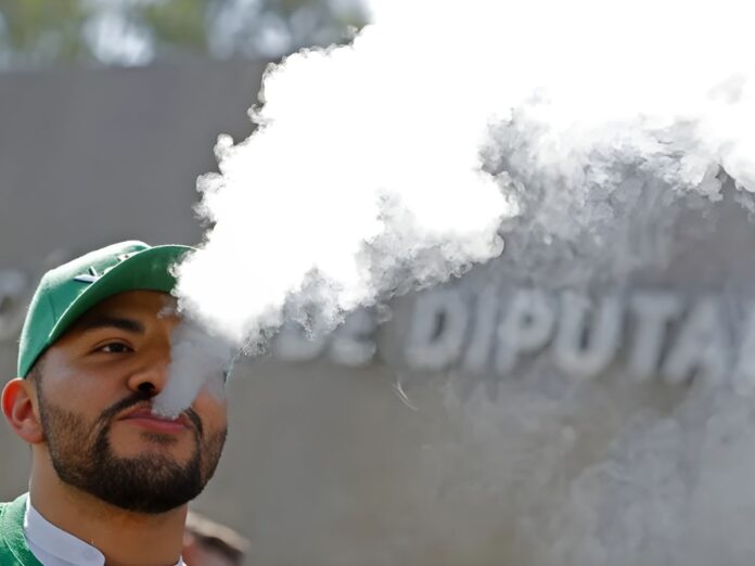 México prohíbe totalmente vapeadores y cigarrillos electrónicos