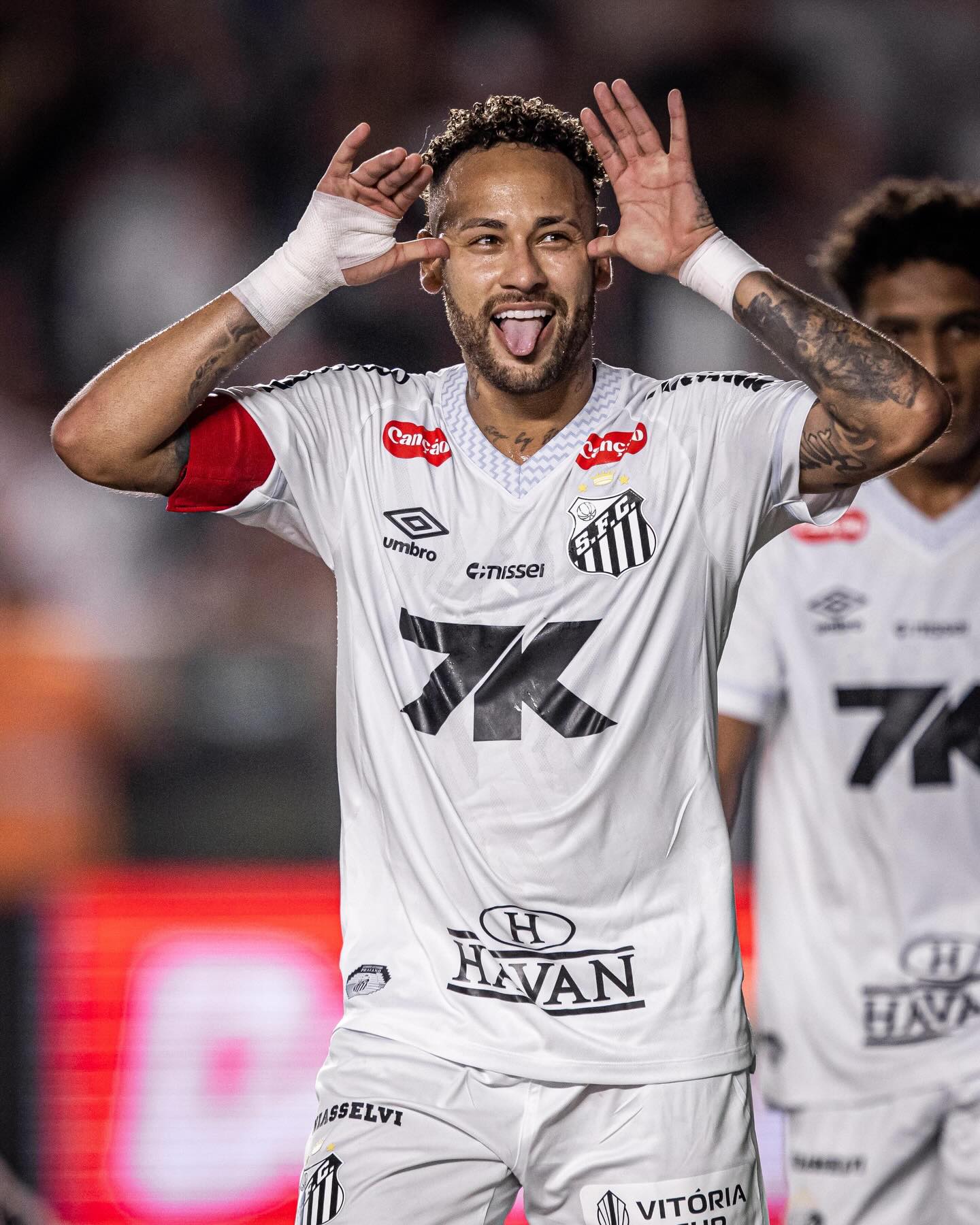 El delantero Neymar está luchando por evitar el descenso de su equipo, Santos.