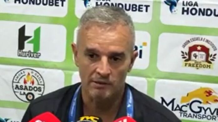 Al técnico de Marathón, Pablo Lavallén, le gustaría la implementación del VAR en la final del torneo de Apertura.