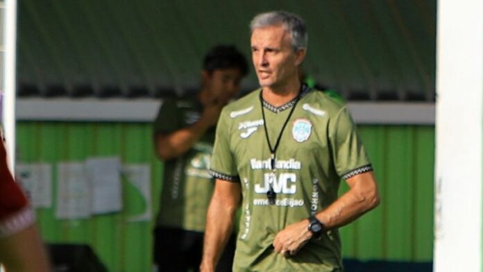 El técnico de Marathón, Pablo Lavallén, espera un encuentro difícil, este jueves, contra Platense.