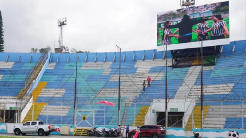 El estadio Nacional "Chelato Uclés" continúa con su modernización.
