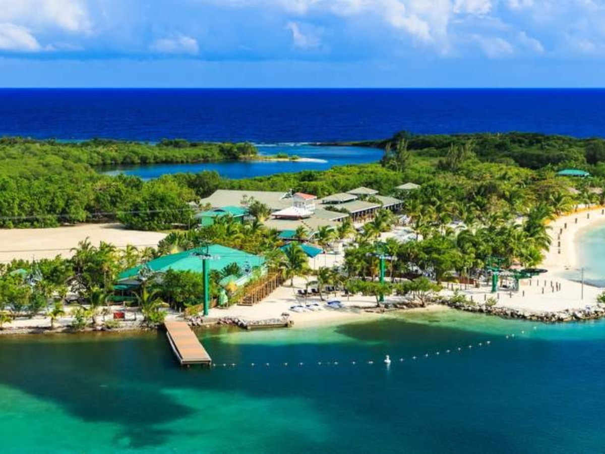 Roatán 30 000 turistas