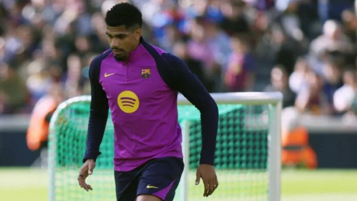 El defensa central uruguayo del Barcelona, Ronald Araujo, regresó a los entrenamientos.