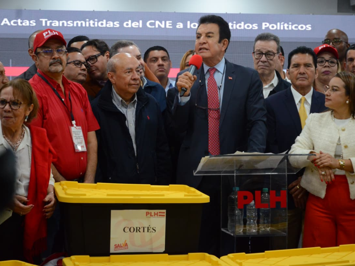 Salvador Nasralla pide voto por voto 