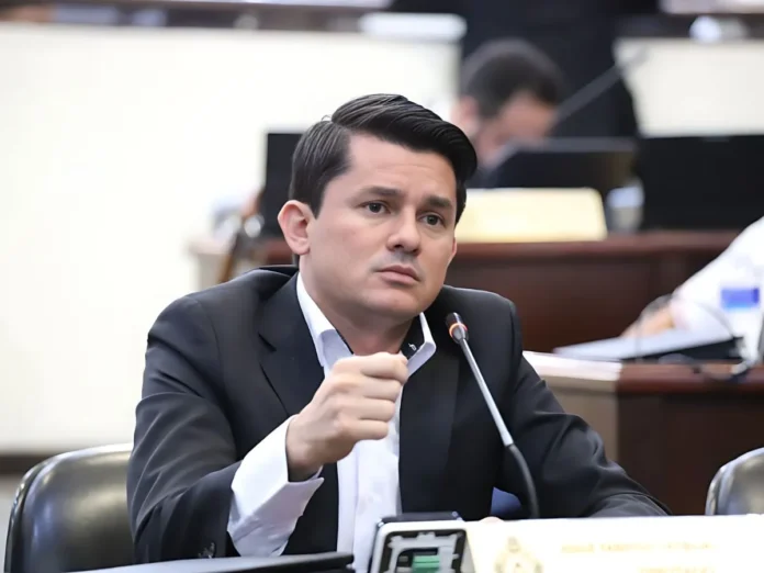 Fabricio Sandoval estaría entrando al CN