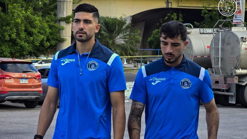 Sebastián Cardozo y Maicol Cabrera son evaluados por el técnico de Motagua, Javier López.