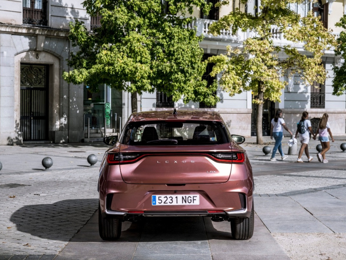 Lexus lanza el LBX 2026