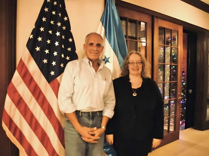 Asfura se reúne con Colleen Anne Hoey