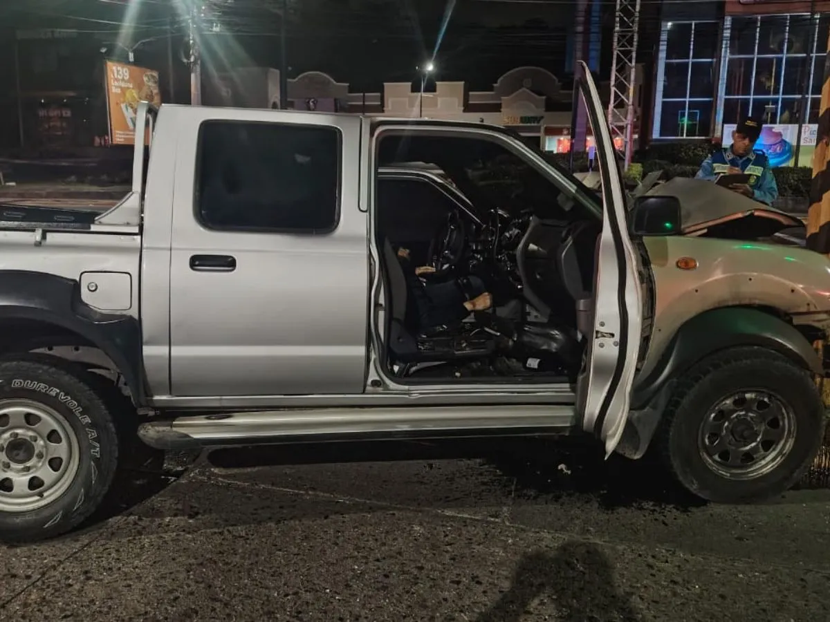 Hombre pierde la vida tras impactar en puente desnivel