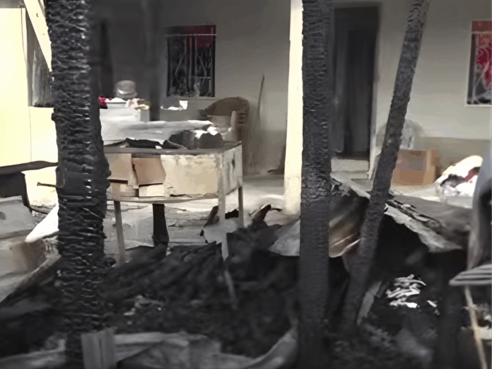 Incendio consume negocio de pareja de la tercera edad en San Antonio, Cortés