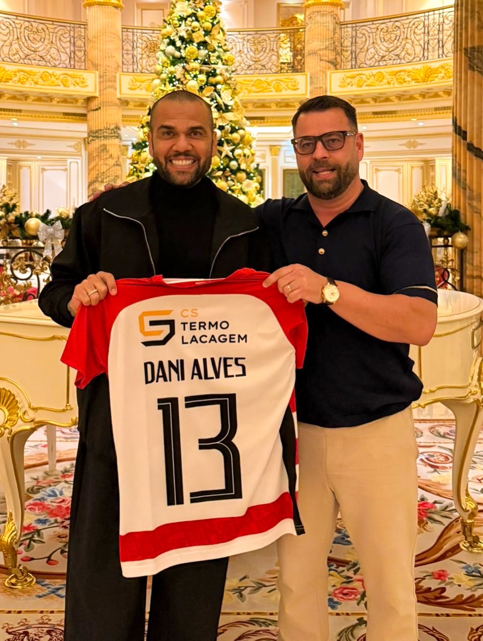 Dani Alves es de los principales accionistas del equipo Sporting São João de Ver.