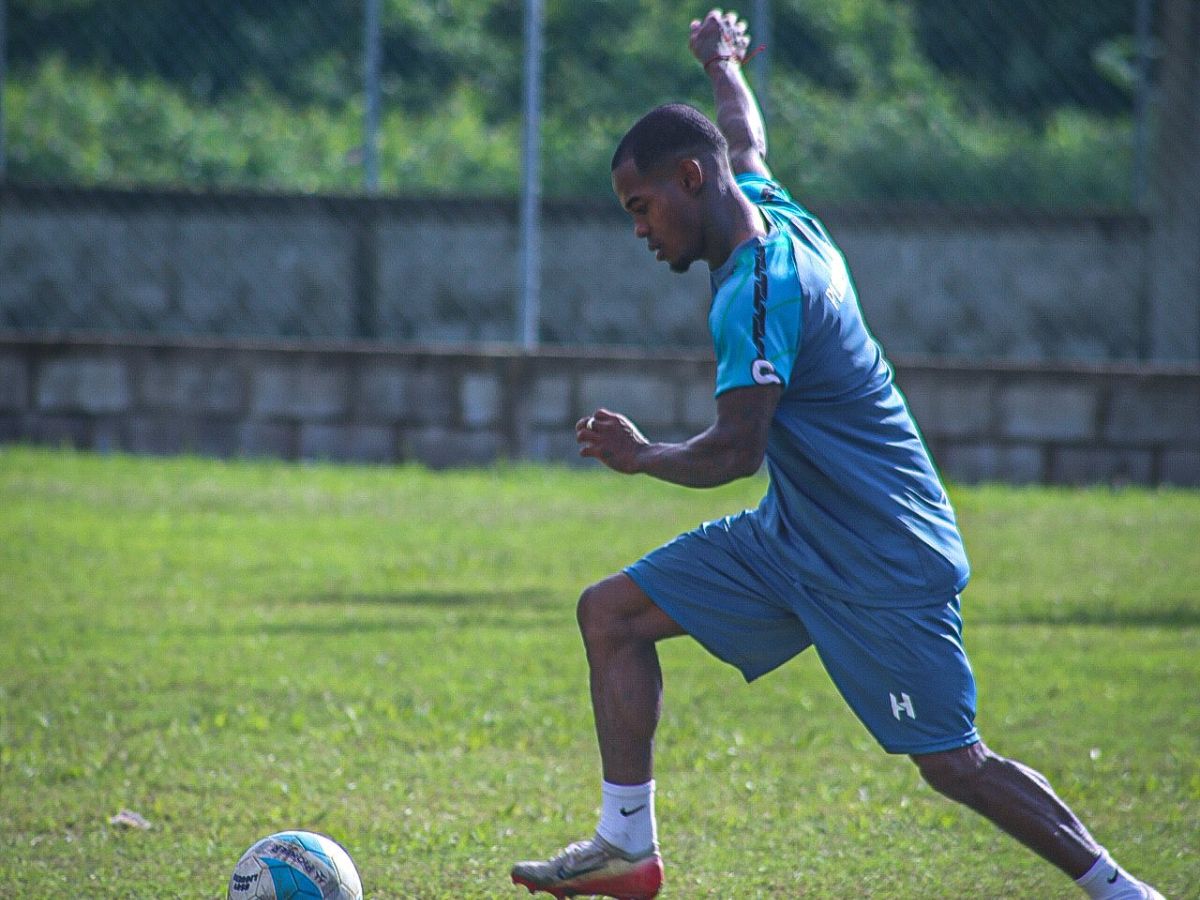 Solani Solano entrena con equipo del Puerto