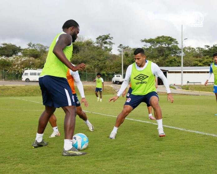 En el plantel de jugadores de Olimpia solo se habla de la Copa 40 en el torneo de Apertura.