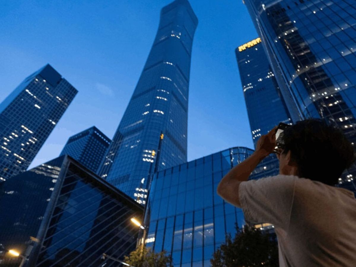 Avioneta chocó contra torre en Beijing y dejó al menos 13 heridos