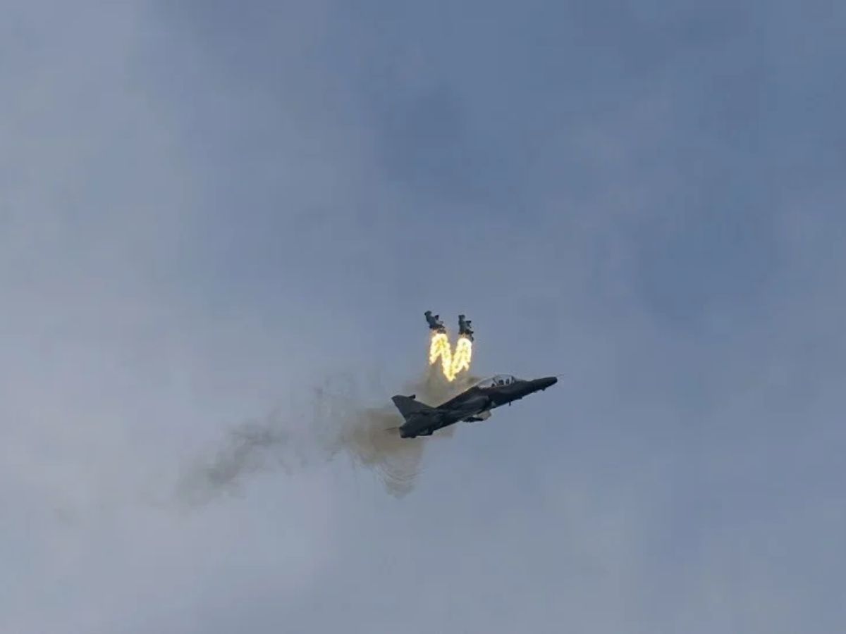 VIDEO | Dos pilotos de la Fuerza Aérea Británica se eyectan de su avión antes de que se estrelle